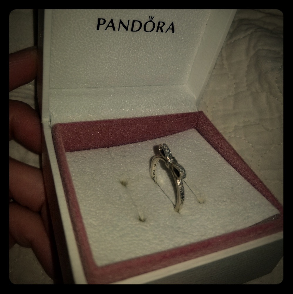 Sparking Bow Ring